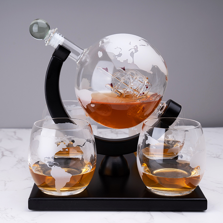 Set di decanter per whisky in  - Decanter Globe Set recensione e prezzo
