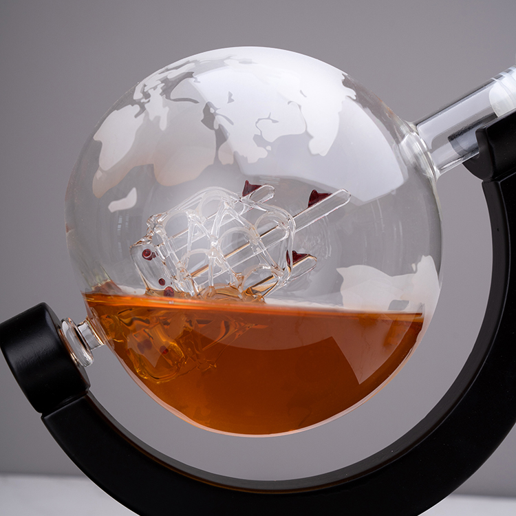 Set di decanter per whisky in  - Decanter Globe Set recensione e prezzo